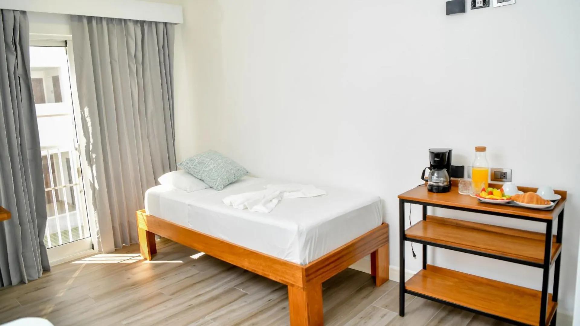 Honky Tonk Punta Cana 0*,  Dominikai Köztársaság